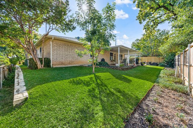 1704 Indian Oaks Court, Bedford, TX 76021