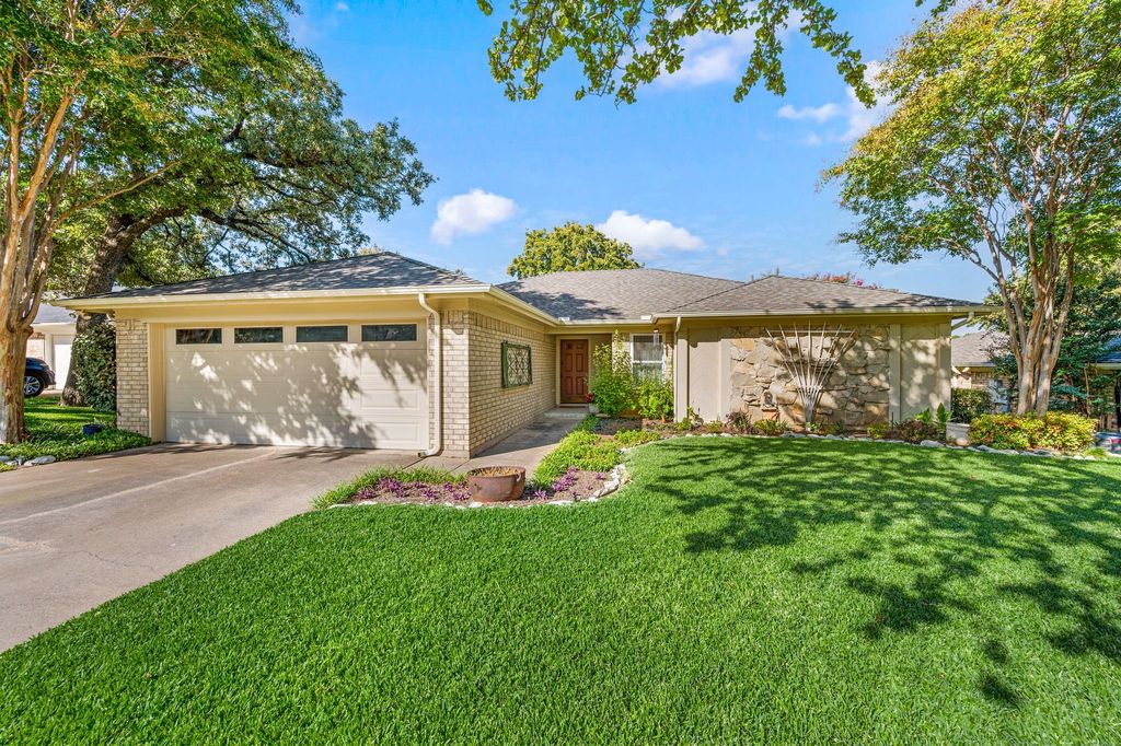 1704 Indian Oaks Court, Bedford, TX 76021