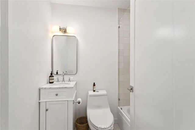 24 Corsica Drive, Newport Beach, CA 92660