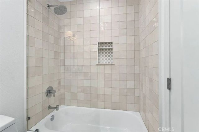 24 Corsica Drive, Newport Beach, CA 92660