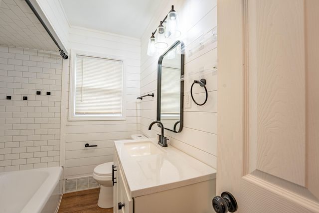 7142 Colorado Avenue, Hammond, IN 46323