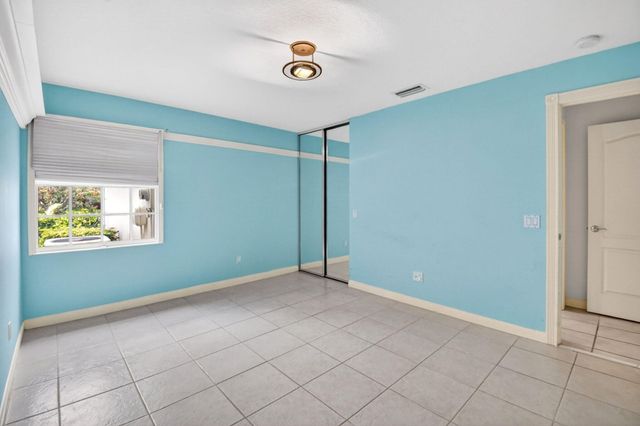 2774 Livingston Lane, West Palm Beach, FL 33411