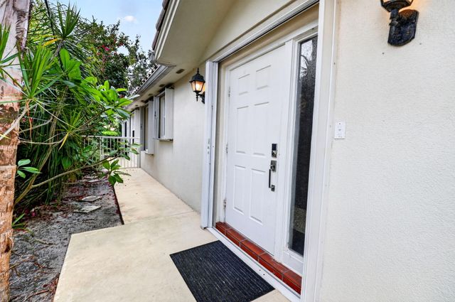2774 Livingston Lane, West Palm Beach, FL 33411