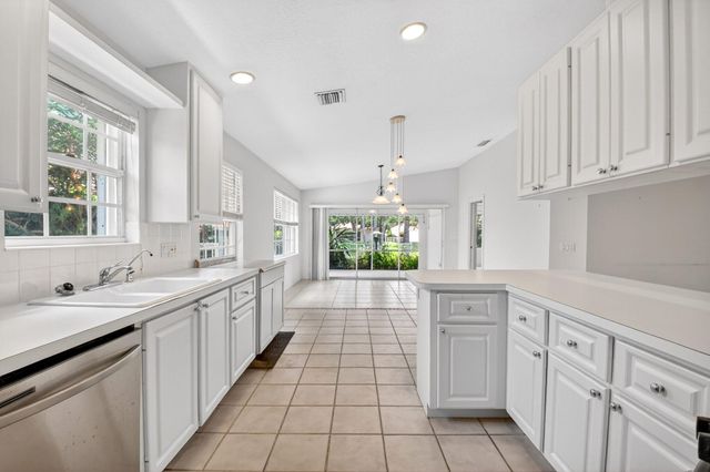 2774 Livingston Lane, West Palm Beach, FL 33411