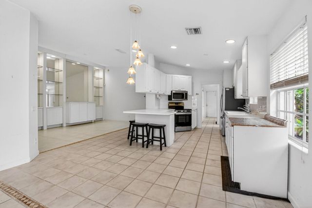 2774 Livingston Lane, West Palm Beach, FL 33411