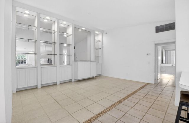 2774 Livingston Lane, West Palm Beach, FL 33411