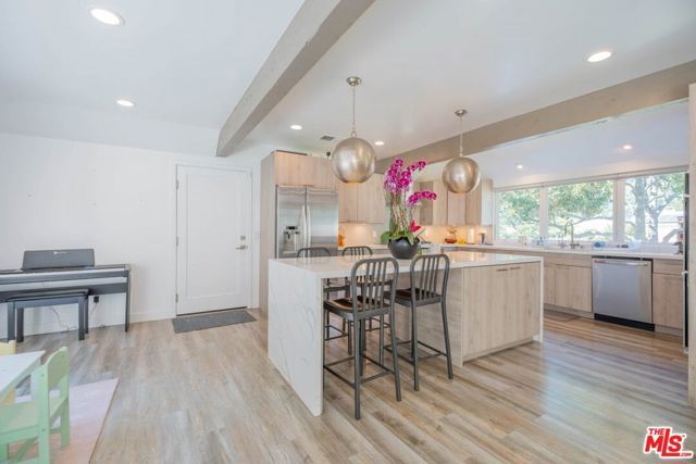 2760 E Glenoaks Boulevard, Glendale, CA 91206