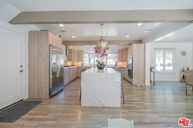 2760 E Glenoaks Boulevard, Glendale, CA 91206
