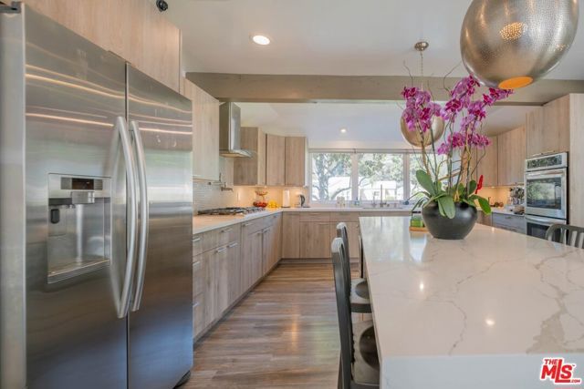 2760 E Glenoaks Boulevard, Glendale, CA 91206