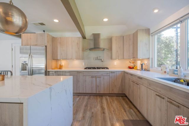 2760 E Glenoaks Boulevard, Glendale, CA 91206