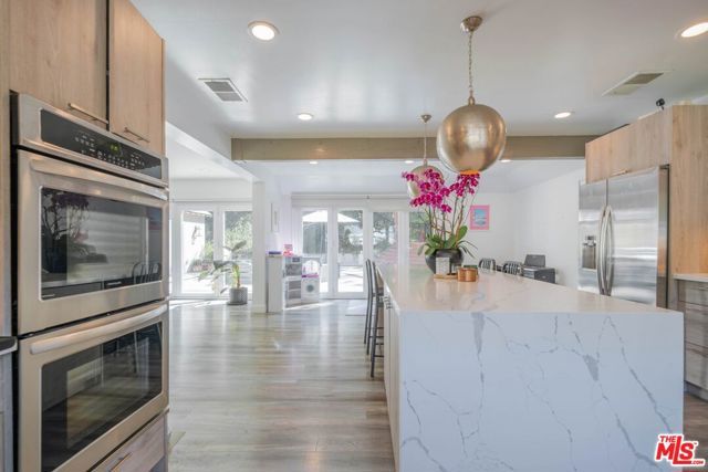 2760 E Glenoaks Boulevard, Glendale, CA 91206