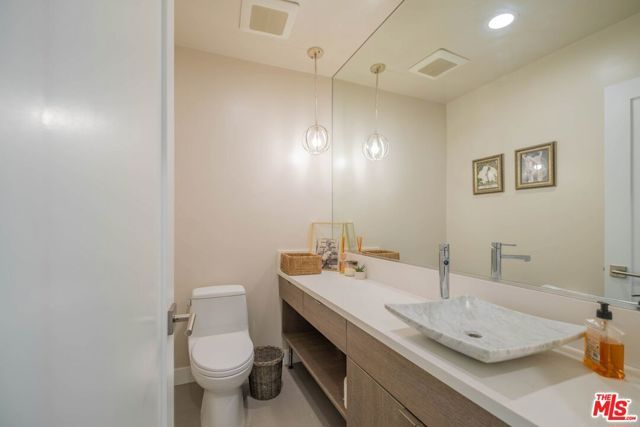 2760 E Glenoaks Boulevard, Glendale, CA 91206
