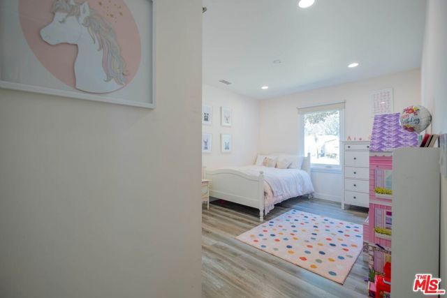 2760 E Glenoaks Boulevard, Glendale, CA 91206