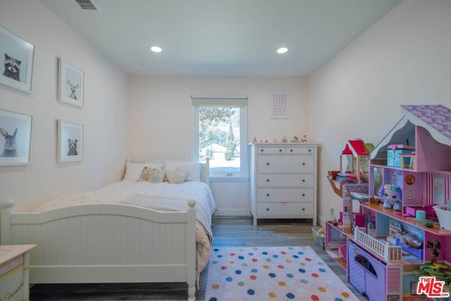 2760 E Glenoaks Boulevard, Glendale, CA 91206