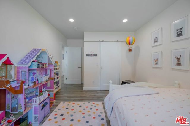 2760 E Glenoaks Boulevard, Glendale, CA 91206