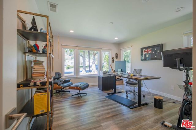 2760 E Glenoaks Boulevard, Glendale, CA 91206