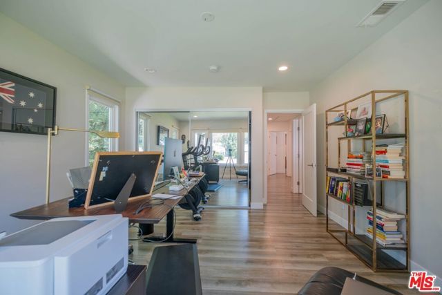 2760 E Glenoaks Boulevard, Glendale, CA 91206