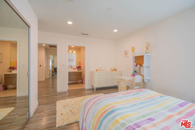 2760 E Glenoaks Boulevard, Glendale, CA 91206