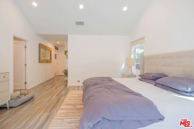 2760 E Glenoaks Boulevard, Glendale, CA 91206