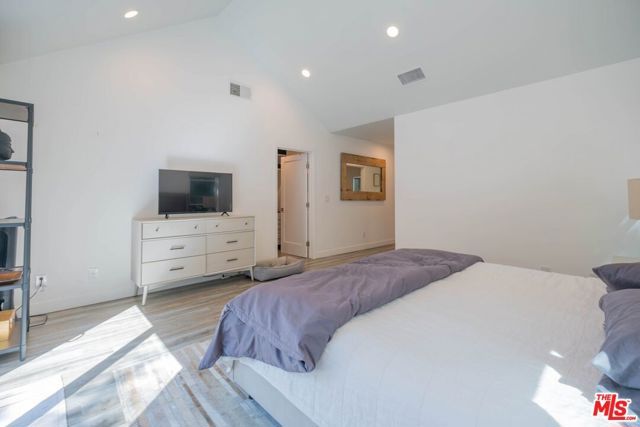 2760 E Glenoaks Boulevard, Glendale, CA 91206