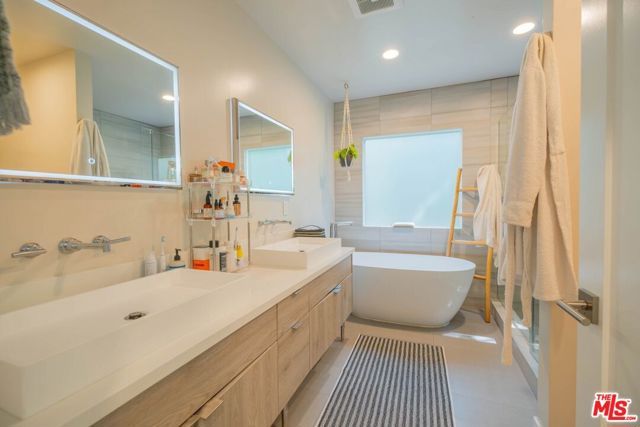2760 E Glenoaks Boulevard, Glendale, CA 91206