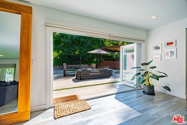 2760 E Glenoaks Boulevard, Glendale, CA 91206