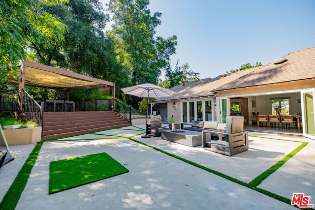 2760 E Glenoaks Boulevard, Glendale, CA 91206