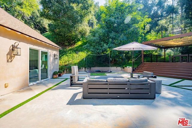 2760 E Glenoaks Boulevard, Glendale, CA 91206