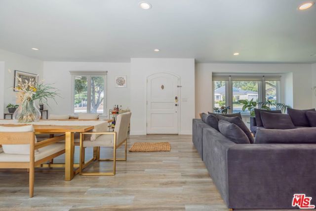 2760 E Glenoaks Boulevard, Glendale, CA 91206