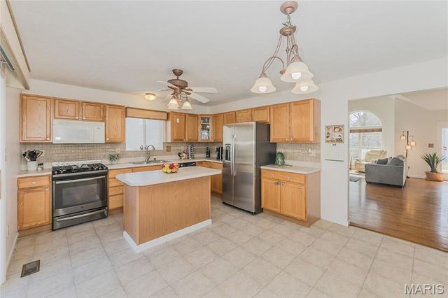 2235 Silver Lake Estates Drive, Pacific, MO 63069