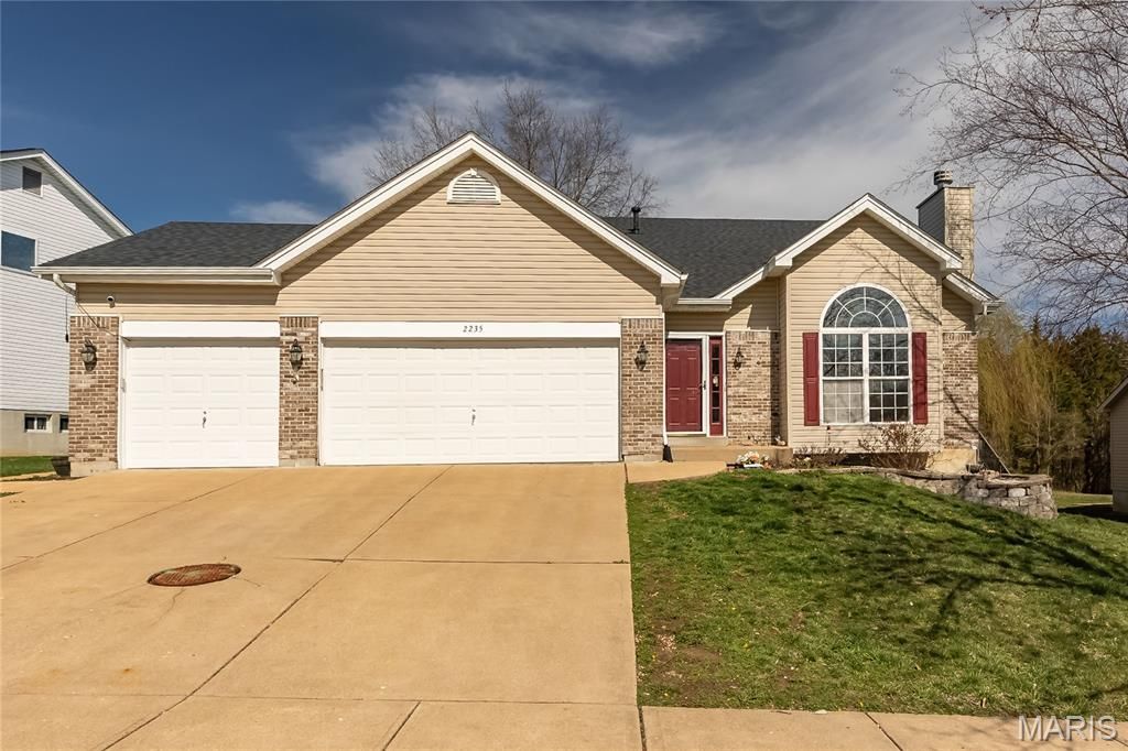 2235 Silver Lake Estates Drive, Pacific, MO 63069