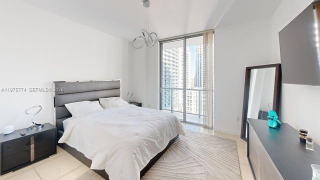 79 SW 12th St 2206-S, Miami, FL 33130