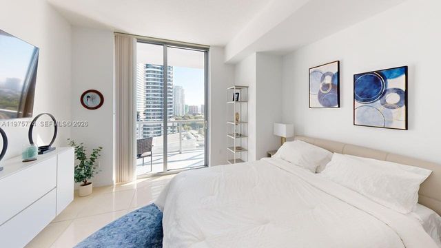 79 SW 12th St 2206-S, Miami, FL 33130