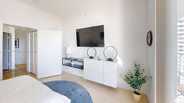 79 SW 12th St 2206-S, Miami, FL 33130