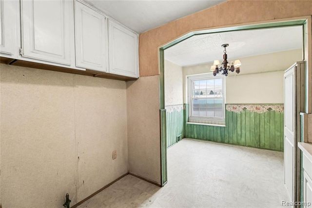 1205 E Muir Avenue, Hazel Park, MI 48030