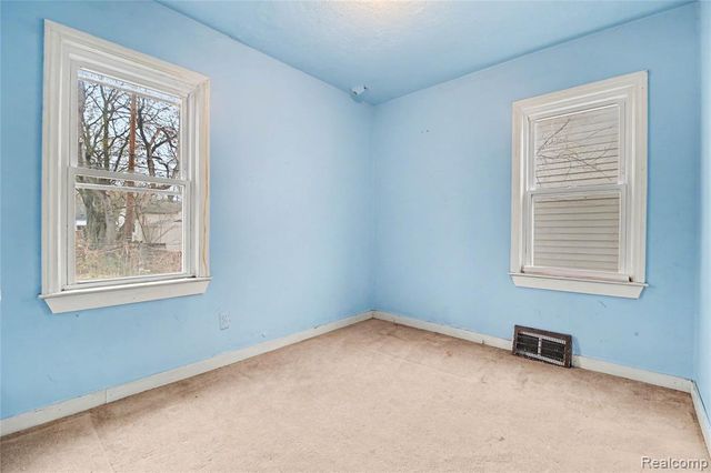 1205 E Muir Avenue, Hazel Park, MI 48030