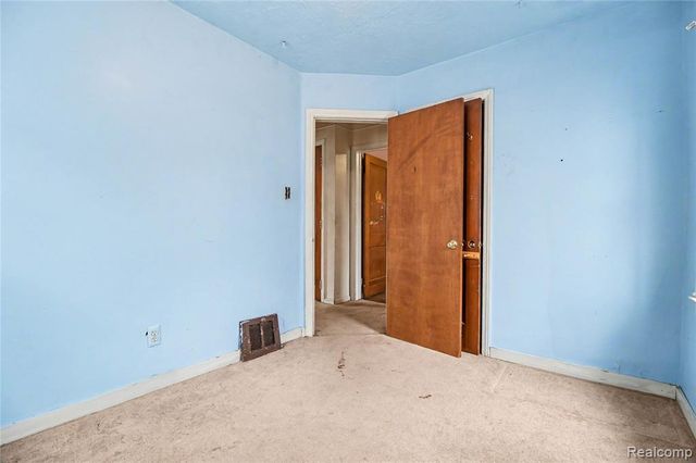 1205 E Muir Avenue, Hazel Park, MI 48030