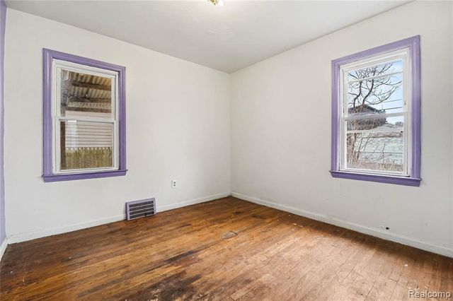 1205 E Muir Avenue, Hazel Park, MI 48030