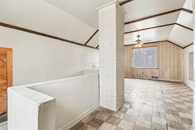 1205 E Muir Avenue, Hazel Park, MI 48030