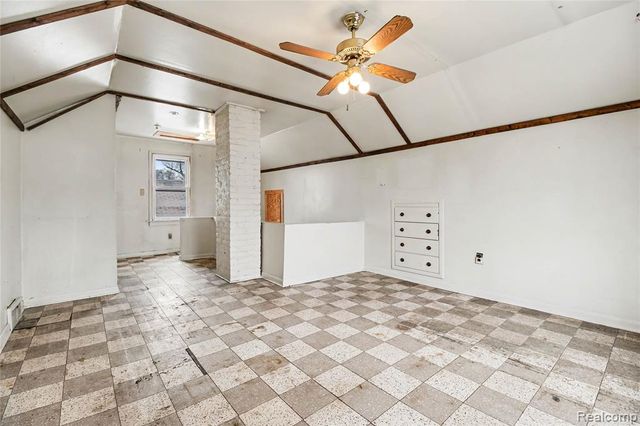 1205 E Muir Avenue, Hazel Park, MI 48030