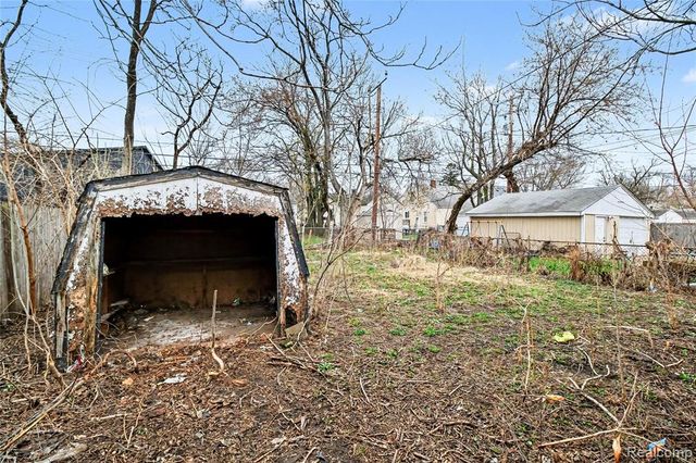 1205 E Muir Avenue, Hazel Park, MI 48030