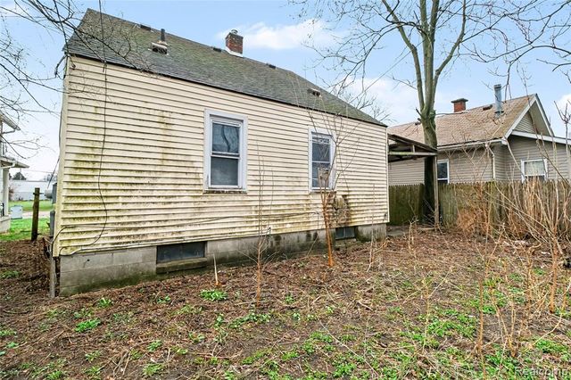 1205 E Muir Avenue, Hazel Park, MI 48030