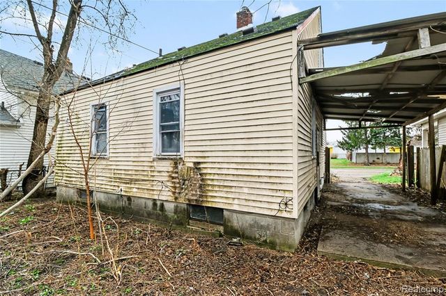 1205 E Muir Avenue, Hazel Park, MI 48030