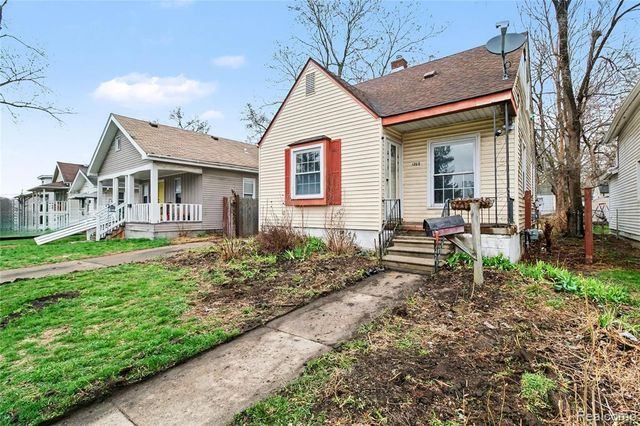 1205 E Muir Avenue, Hazel Park, MI 48030
