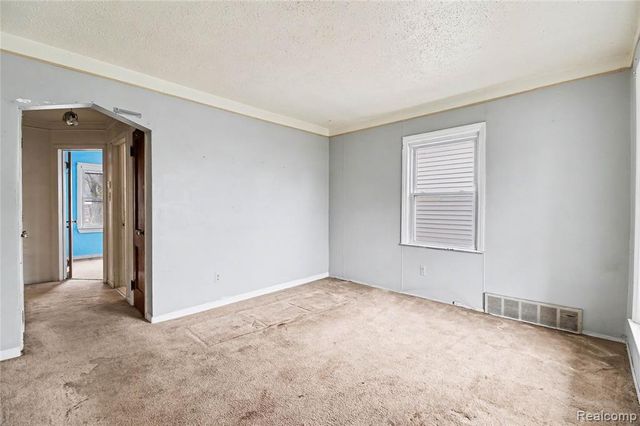 1205 E Muir Avenue, Hazel Park, MI 48030