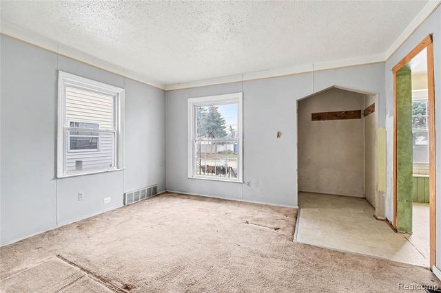 1205 E Muir Avenue, Hazel Park, MI 48030