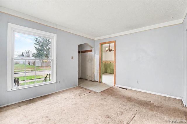 1205 E Muir Avenue, Hazel Park, MI 48030