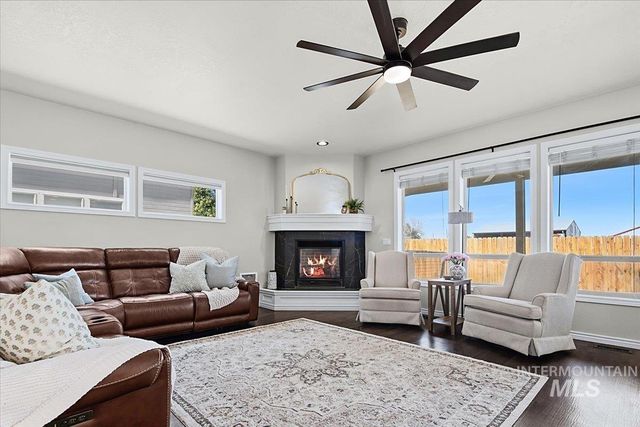 406 Triumph Drive, Middleton, ID 83644