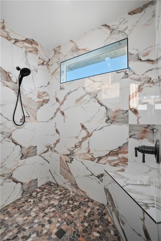 1511 Cape Velero Dr, Rockport, TX 78382