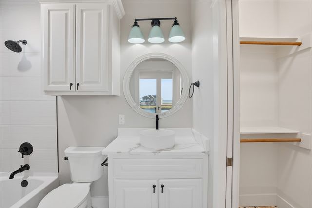 1511 Cape Velero Dr, Rockport, TX 78382